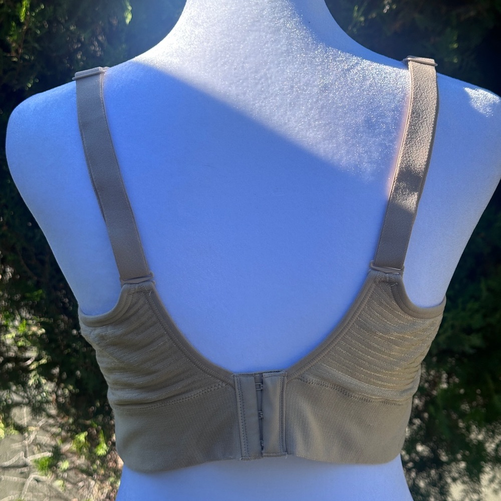 NWT Women’s Bali Comfort Flex Wirefree Nylon Spandex Bra Nude/Beige XL - Picture 4 of 7